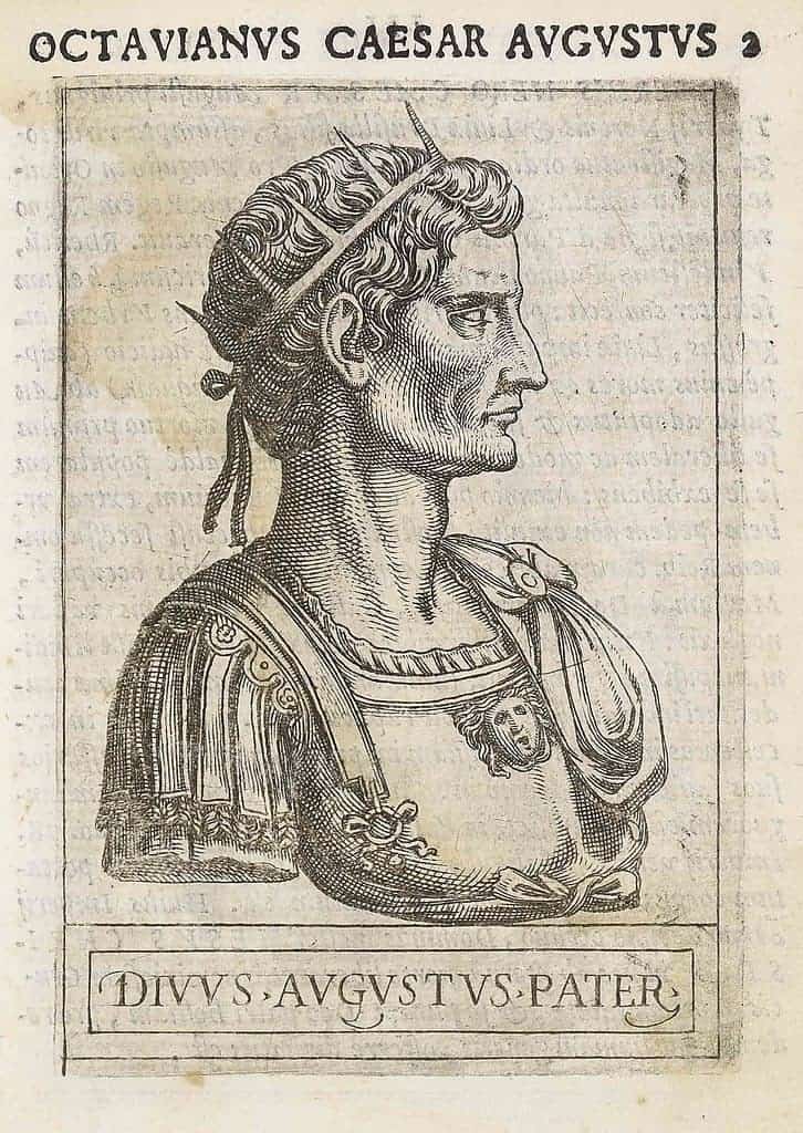 كإمبراطور، سنّ (أغسطس) قوانيناً من أجل حماية الزواج وزيادة النمو السكاني في الإمبراطورية.