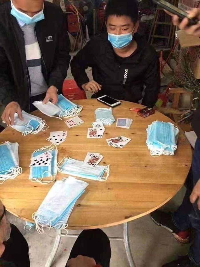 أصبحت الكمامات الطبية سلعة ثمينة في الصين