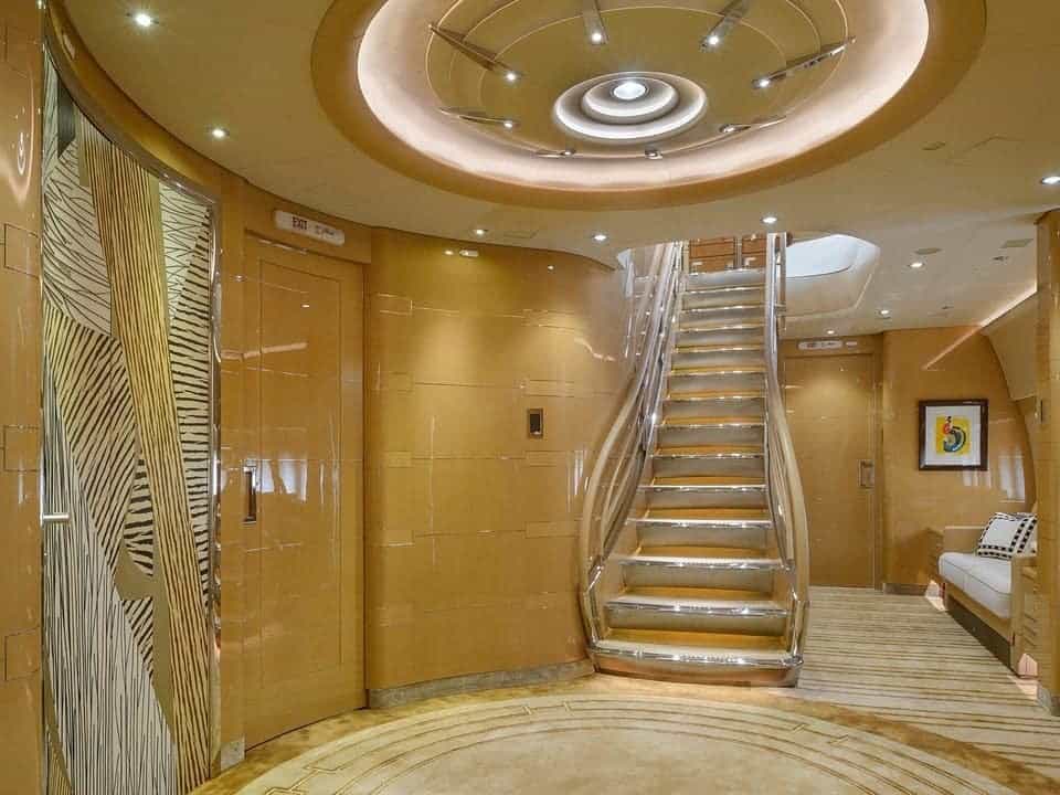 داخل أكبر طائرة خاصة في العالم