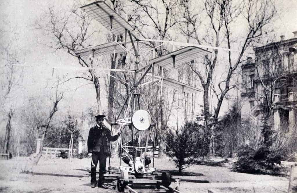 سيكورسكي وأول طائرة هليكوبتر في روسيا عام 1910.