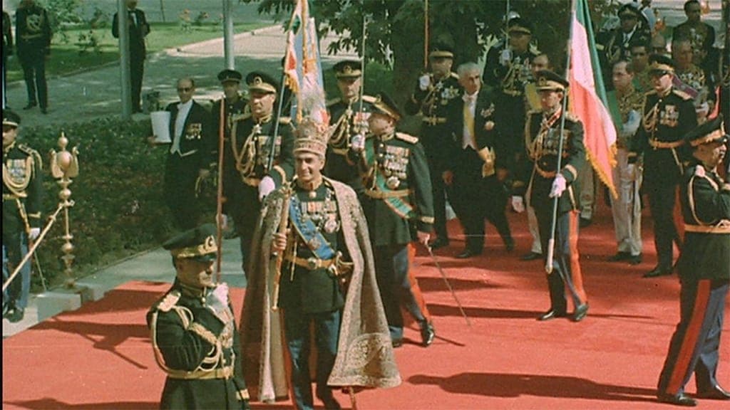 وصول الشاه إلى موقع الحفل.