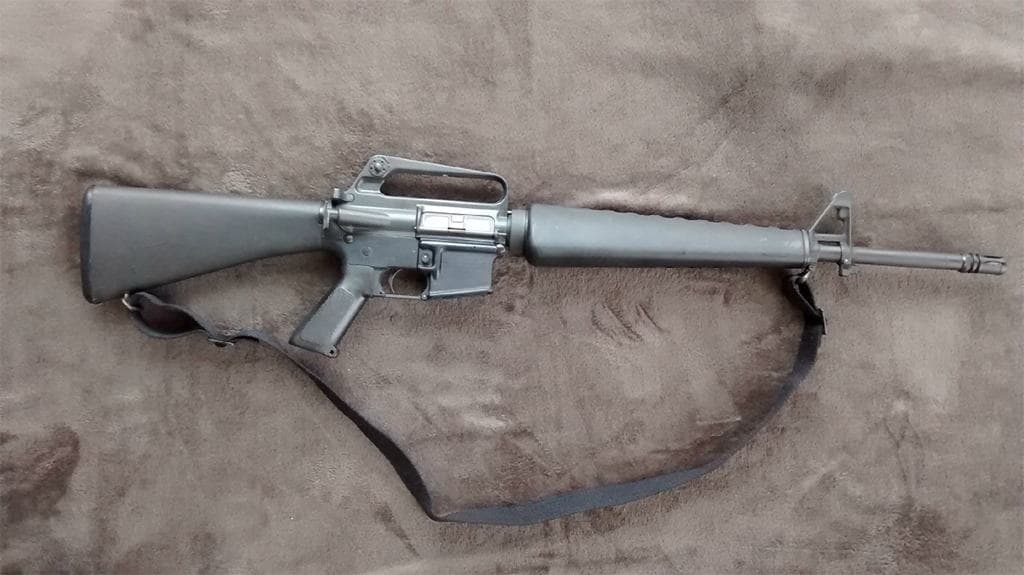 بندقية M16A1 الأصلية.