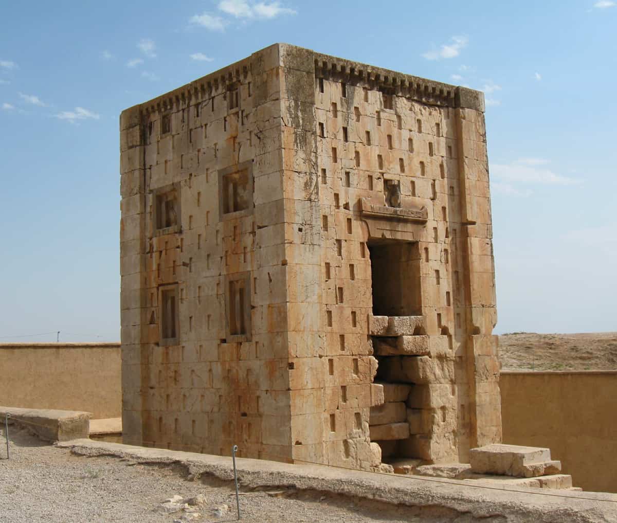 مدخل الكعبة.