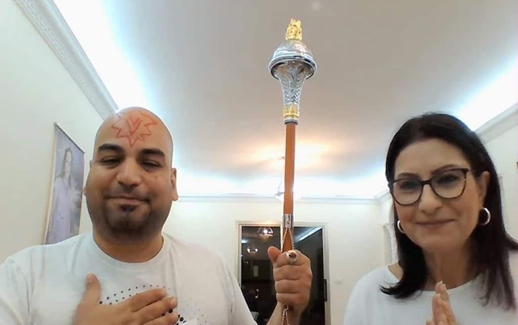 نشأت منذر وكارمن شماس على قناتها في موقع يوتيوب