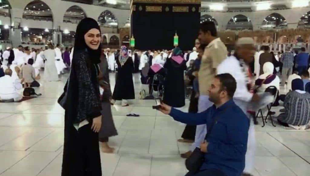 خطبة أمام الكعبة
