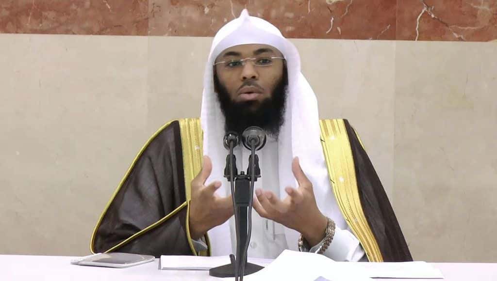 بندر الخيبري ينفي دوران الأرض