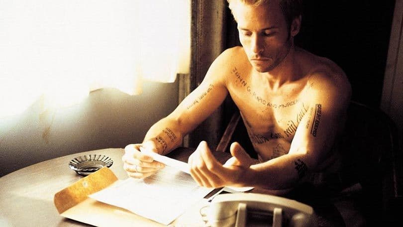 فيلم ”Memento“ سنة (2000)