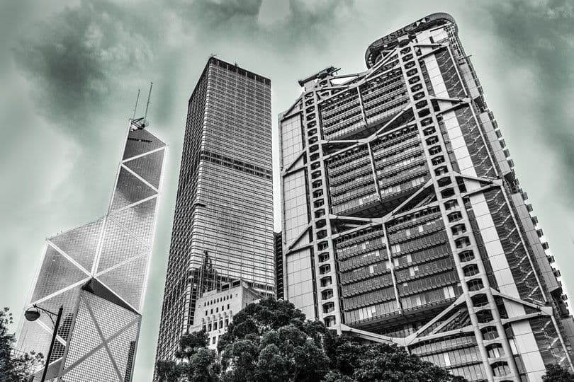 من اليمين لليسار: برج HSBC، مركز شيونغ كونغ، بنك الصين