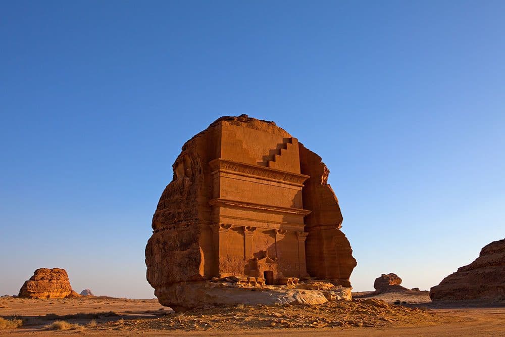 (قصر الفريد) الذي لم يتكمل بناؤه أبدا