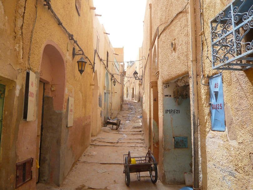 شوارع ضيقة في مدينة (غرداية)