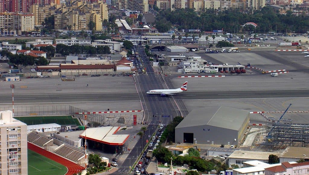 مطار جبل طارق