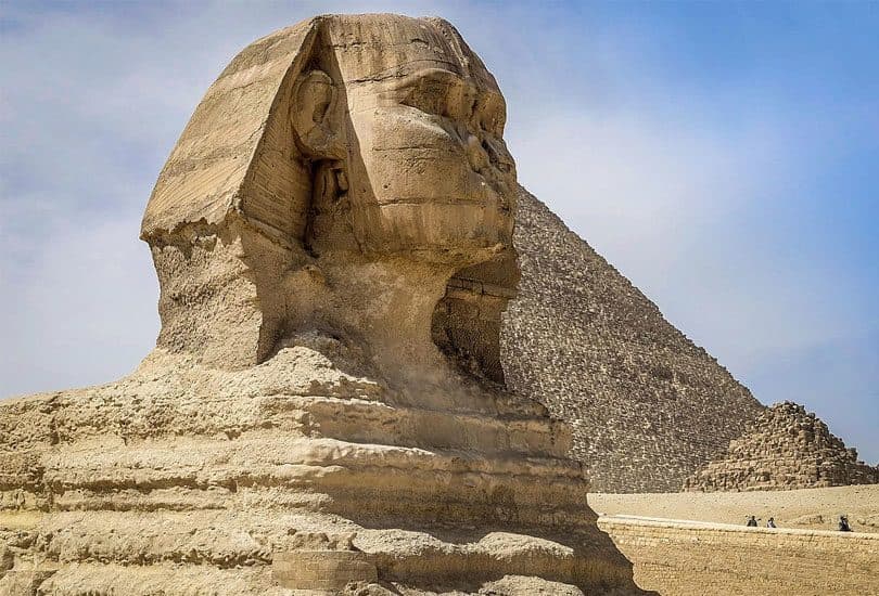 من حطم أنف أبو الهول