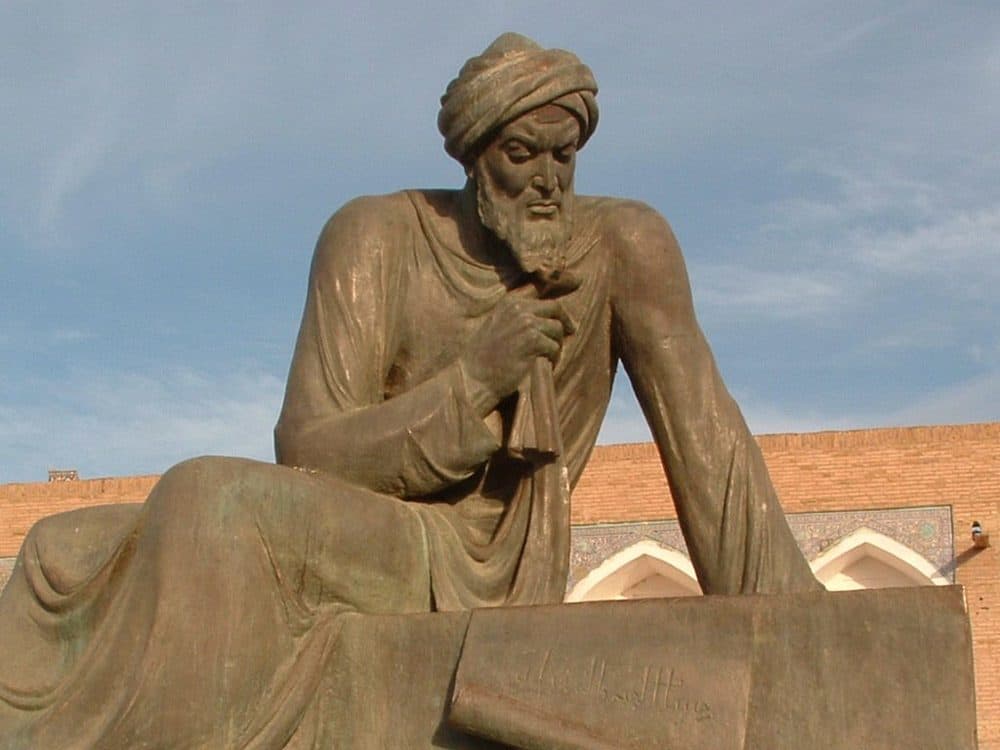 تمثال الخوارزمي في (خيفا) بـ(أوزباكستان).