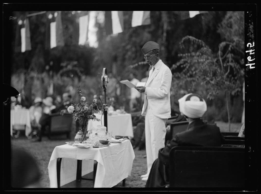 الملك فيصل يدلي خطابا بمناسبة انضمام العراق لعصبة الأمم في يوم السادس من أكتوبر سنة 1932