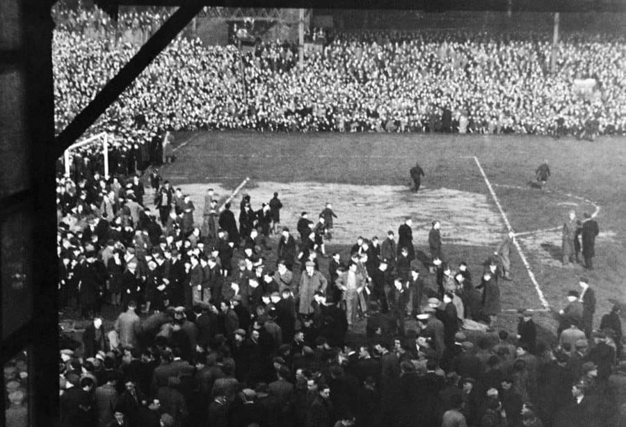 ملعب Burnden Park، بولتون، لانكشاير، إنجلترا