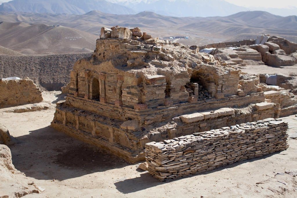 ستوبا بوذية نقب عنها في موقع (مس عينك)