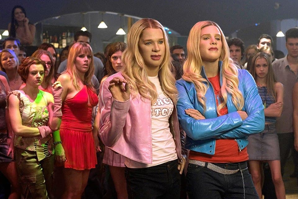 فيلم White Chicks (فتيات بيضاوات) عام 2004