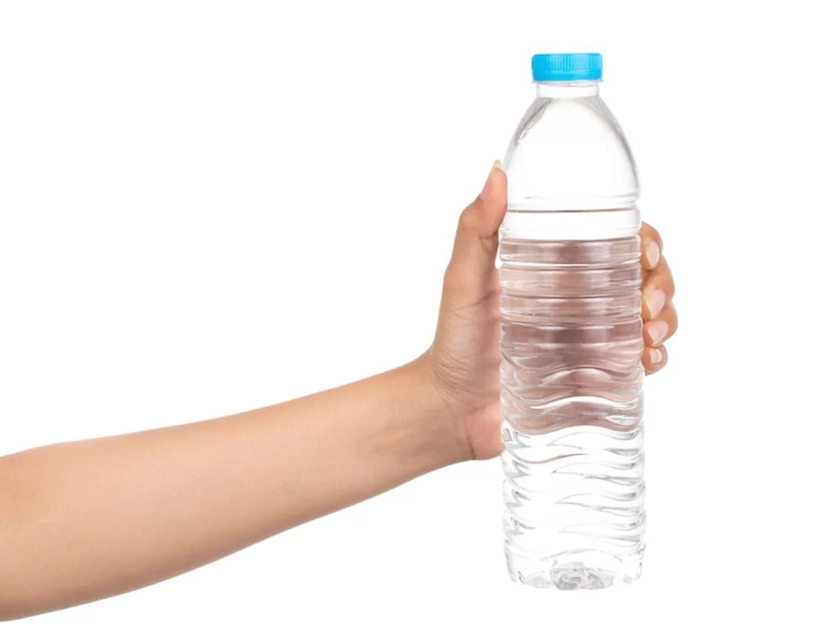 عبوة ماءٍ صالحٍ للشرب