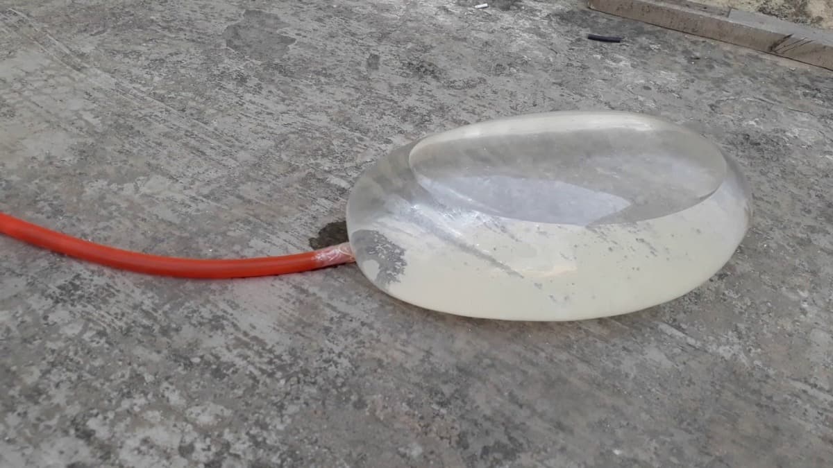واقٍ ذكري مملوء بالماء