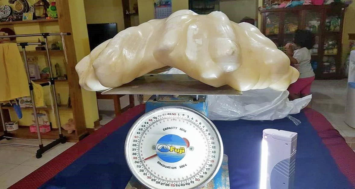 جوهرة عملاقة