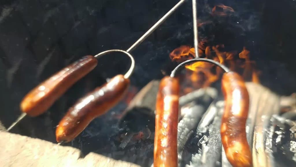 نقانق على الشوكة