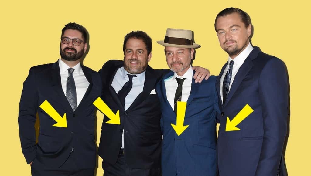 مجموعة من الرجال يرتدون بذلات رسمية أزرارها السفلية مفتوحة