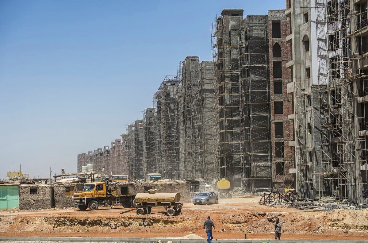 موقع بناء في عاصمة مصر الإدارية الجديدة.
