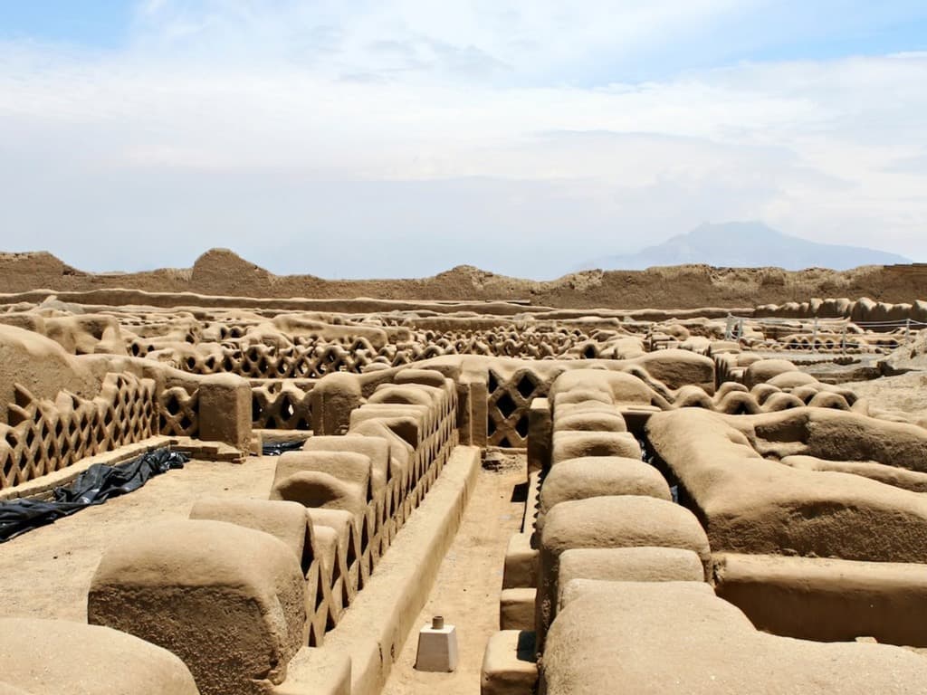 أطلال تشان تشان في البيرو. الصورة من Michael Zysman/Shutterstock