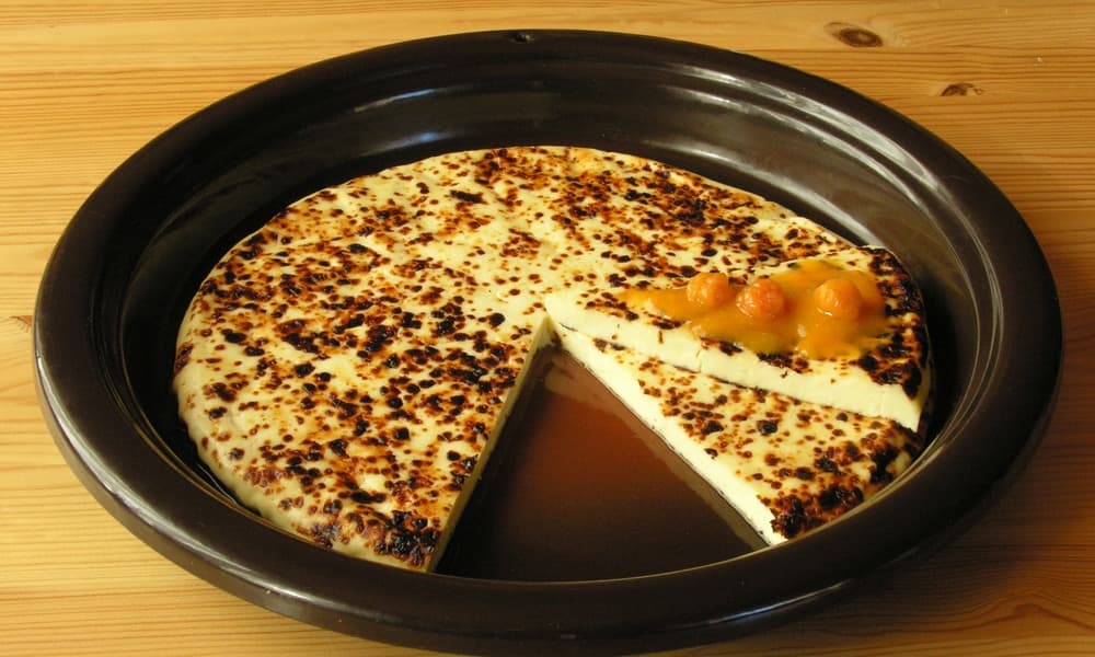 جبن Leipäjuusto مع المربى