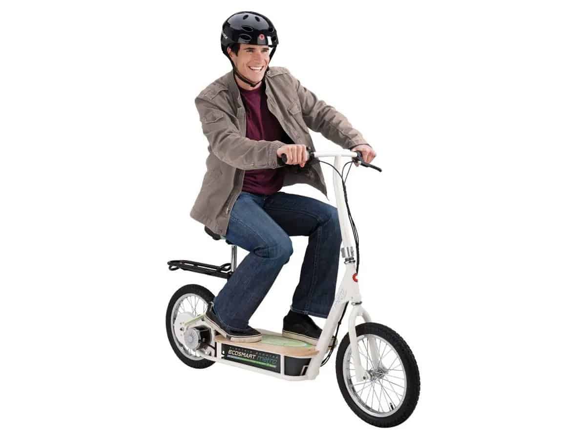 سكوتر Razor EcoSmart Metro الكهربائية.