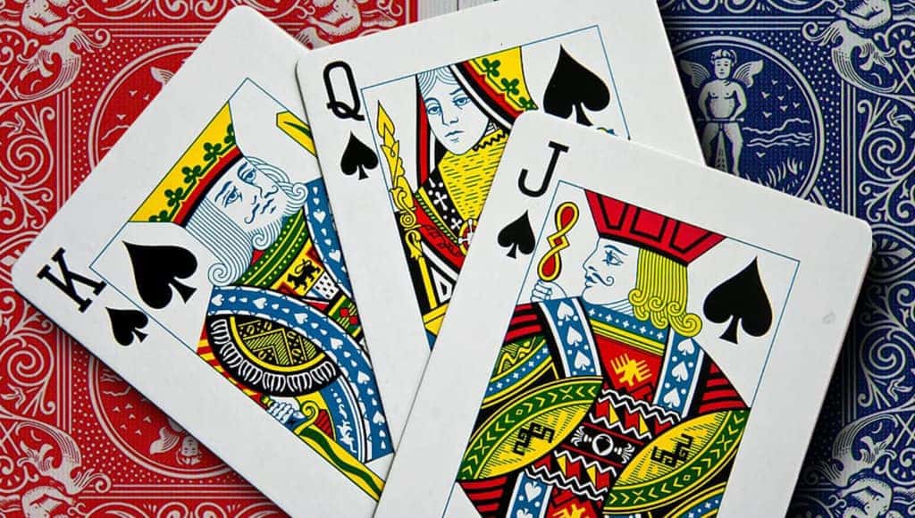 هل الملك والملكة والشاب على بطاقات اللعب (بطاقات البوكر) تمثل أشخاصاً حقيقيين؟