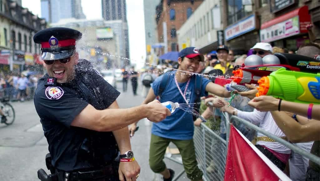 45 صورة مضحكة تلخص لنا طبيعة الحياة في كندا وحياة الشعب الكندي الظريف واللطيف
