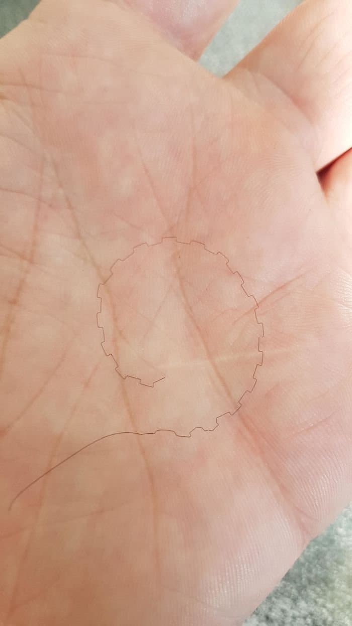 ماذا يحدث إذا عَلِقت شعرة في السّحاب