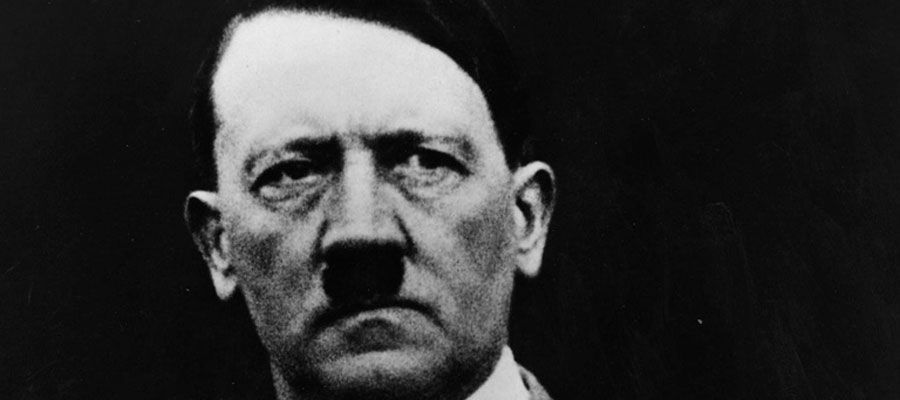 الفوهرر أدولف هتلر زعيم الرايخ الثالث