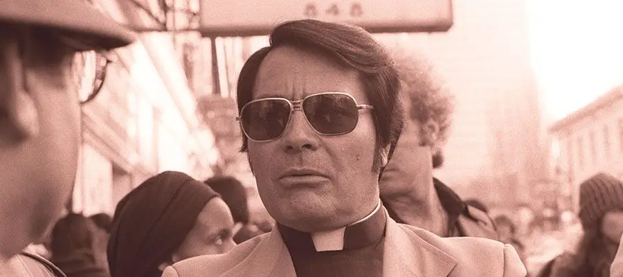جيم جزنز قائد جماعة دينية في الولايات المتحدة
