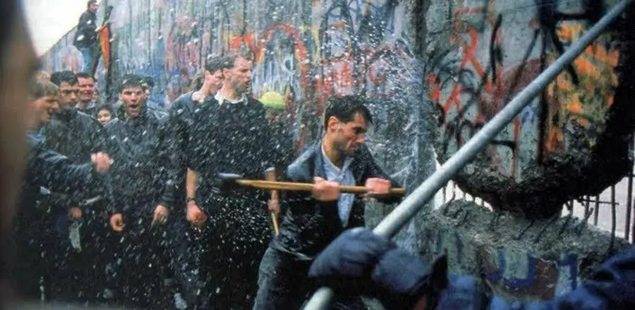 ندمير جدار برلين