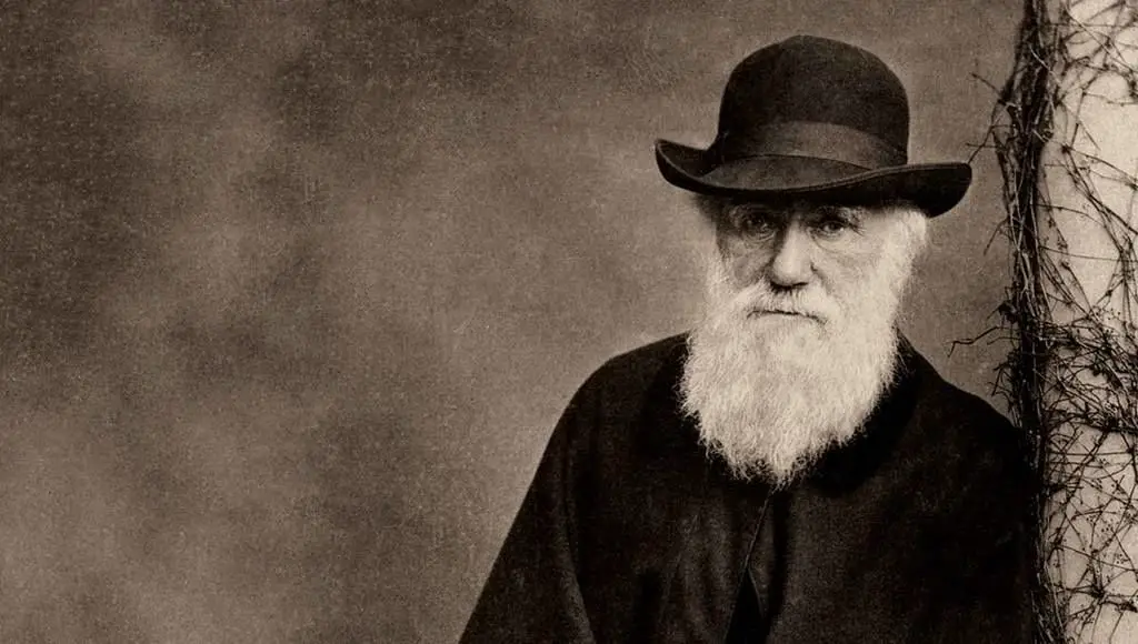 تعرف على حياة تشارلز داروين صاحب نظرية الانتخاب الطبيعي