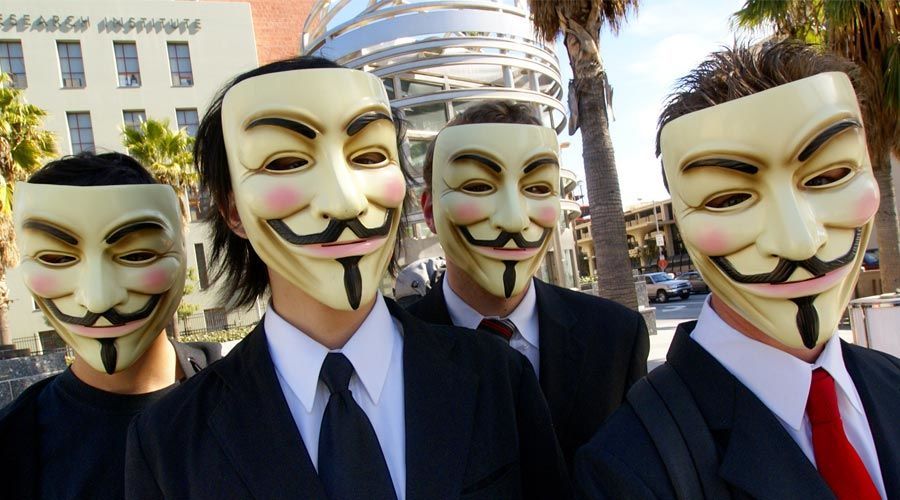 متظاهرون من Anonymous يحتجون على تصرفات كنيسة Scientology