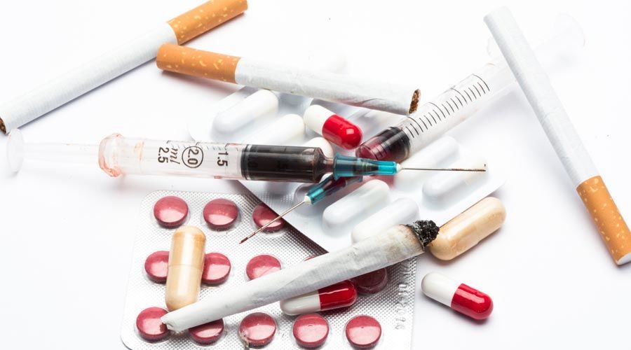 عقاقير دوائية ومخدرات وتبغ