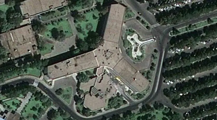 نجمة داوود على سطح أكبر مطار في إيران