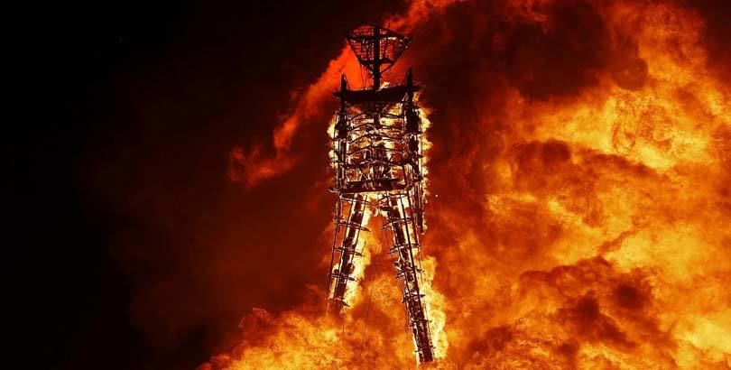 حرق التماثيل، بنما