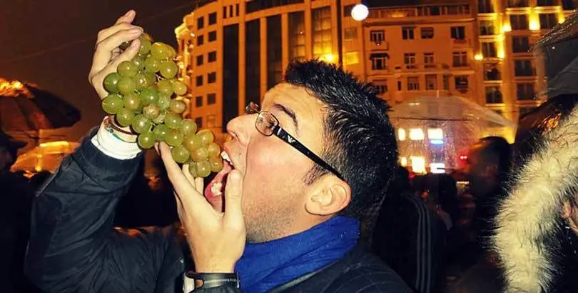 تناول 12 حبة من العنب، إسبانيا