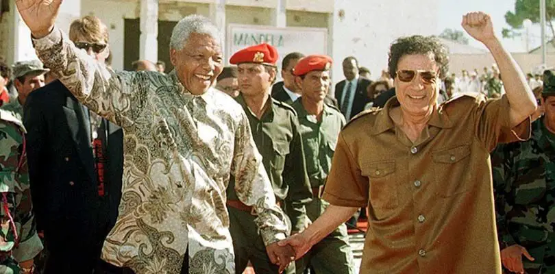 معمر القذافي ونيلسون مانديلا