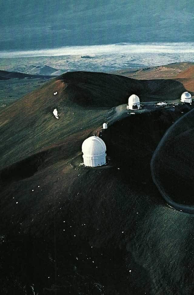 تجمع مراصد فلكية فوق بركان Mauna Kea في هاواي