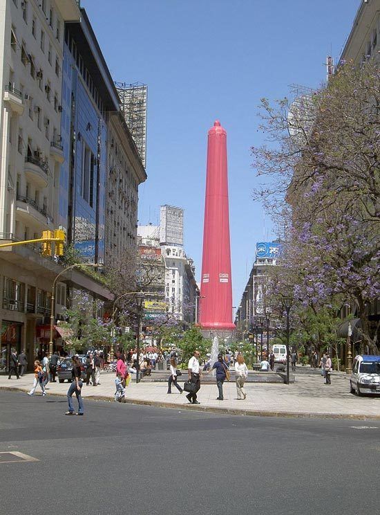 واق ذكري بطول 67 مترا وضع على مسلة بيونس آيرس، الأرجنتين كجزء من حملة التوعية