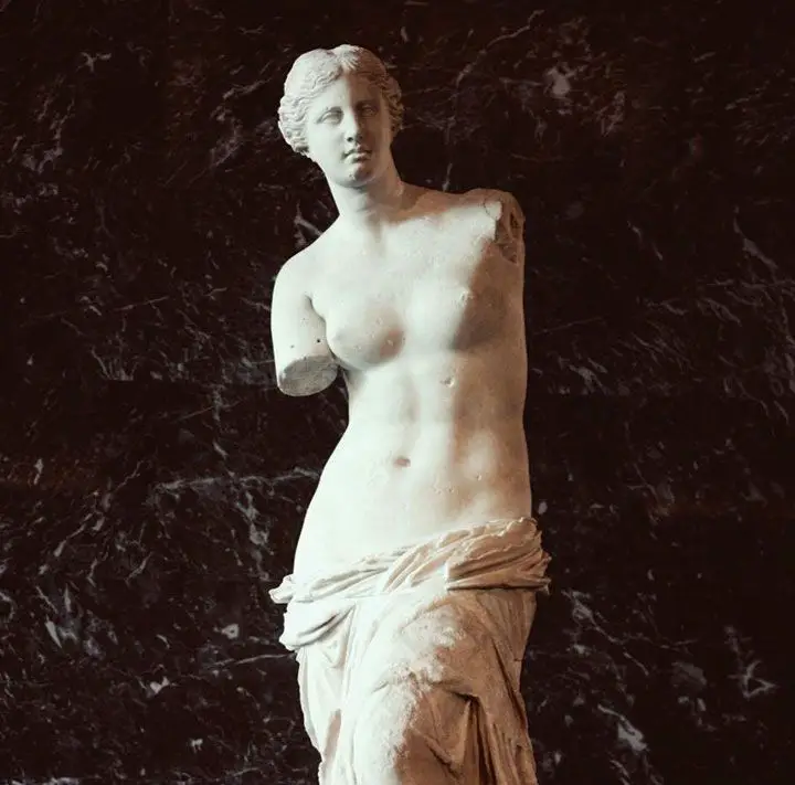 تمثال فينوس دي ميلو في متحف اللوفر