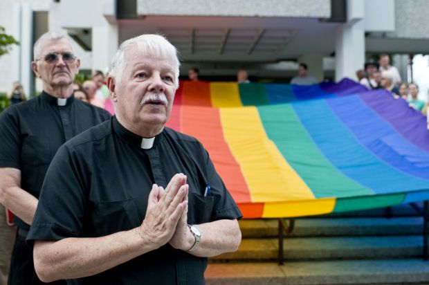 الكنيسة المسيحية تقبل المثليين