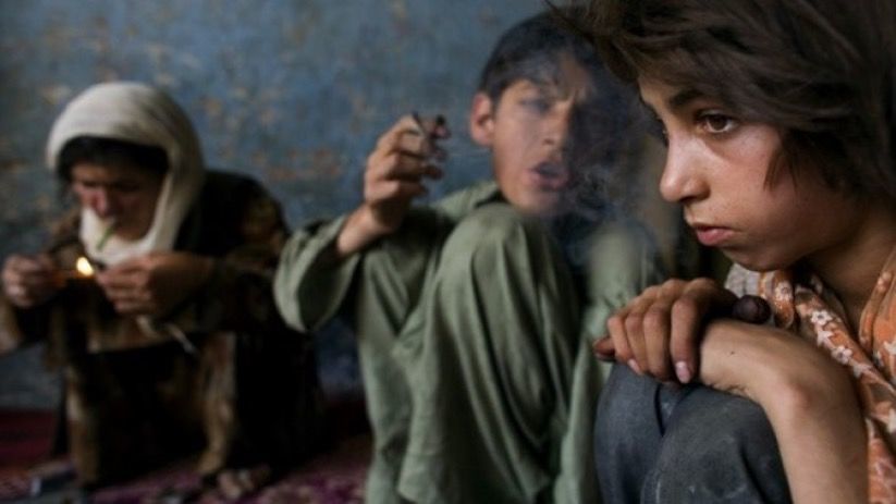 اطفال مدمني ممنوعات في افغانستان
