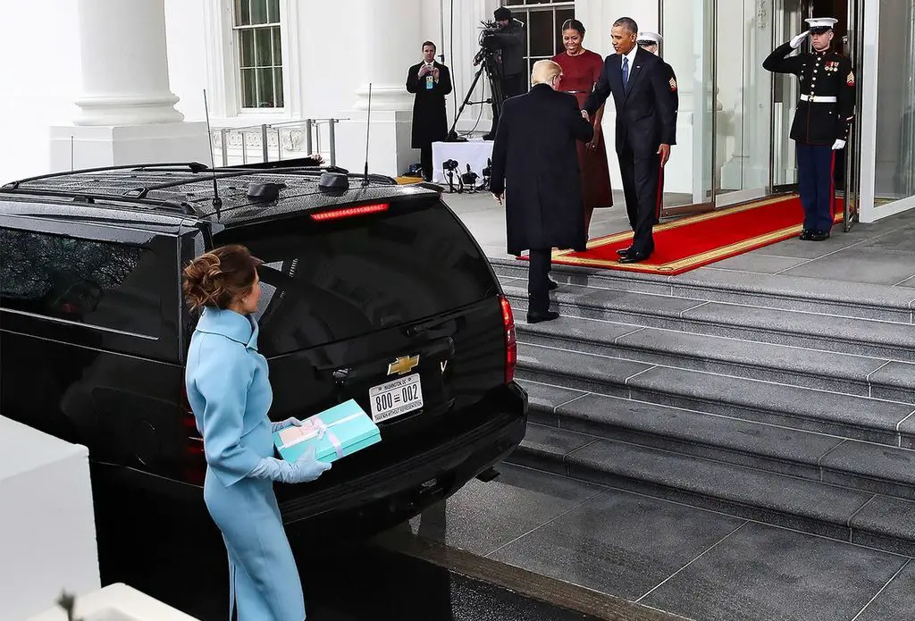 دونالد ترمب وزوجته ميلانيا مُرحباً بهما في البيت الأبيض من طرف آل أوباما خلال يوم التنصيب