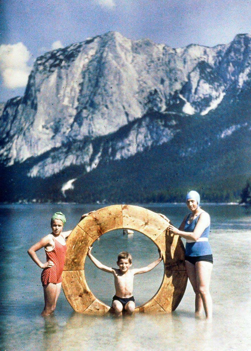 نزهة العائلة على البحيرة، سنة 1925